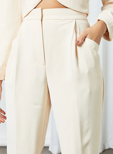 Брюки с высокой талией Брюки с высокой талией